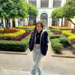 Mariana Botas Instagram - Así la vida…🌻🖼️🍷🐴