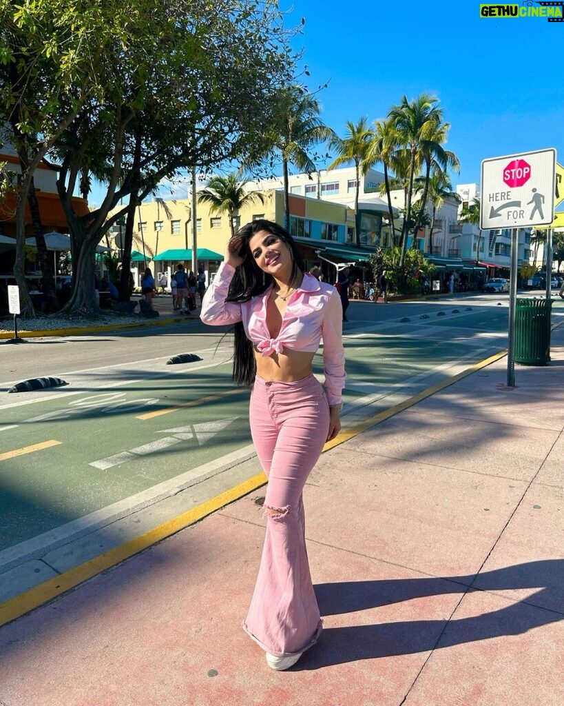 Mariana Ávila Instagram - Holaaaaa Miamiiiiii! *voz de Shakira* 💃🇺🇸 Miami, Florida