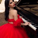 Mariana Ávila Instagram - YA SALIÓ!!!! Corazón de acero en todas las plataformas digitales 😍 Ve el videoclip en mi canal de YouTube