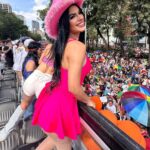 Mariana Ávila Instagram - MI PRIMER #pride ❤️ Soy una chica heterosexual muy clara con mi sexualidad, también soy amante de las personas que aman con todo el corazón. Hoy salgo sin “vergüenza” a apoyar a todos aquellos que quieren liberar su corazón y amar sin fronteras, porque no hay nada de qué “avergonzarse” cuando sabes quién eres realmente. Ellos respetan mis gustos, y me aman como soy, yo respeto el de ellos porque el mundo necesita personas que sean felices sin temores ni cadenas. Pd: además,el mundo con gays es más divertido 💁🏻‍♀️ Mexico City, Mexico
