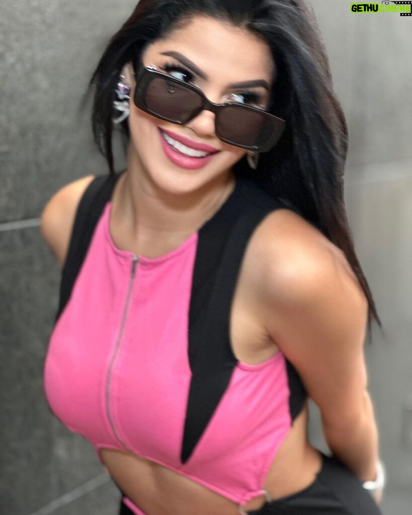 Mariana Ávila Instagram - Hi, i like pink 💗@FashionNova