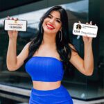 Mariana Ávila Instagram - 13 MILLONES EN TIKTOK!!! Y estaba esperando estos 13 en tiktok para hacer esta foto con nuestro 13 de Yolo Aventuras también! 🥺💙 gracias gracias por tanto cariño 😍