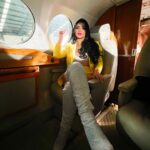 Mariana Ávila Instagram - Les subí todo lo qué pasó en el detrás de cámaras de mi videoclip! Está en mi canal, ve y comenta tu parte fav! (Sufrí mucho con los zapatos, me caí y demás…..) En Mi Jet Privado