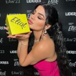 Mariana Ávila Instagram - Ayer nos llevamos el premio más importante de la noche🥺🥺🥺 Yolo Aventuras LÍDER DIGITAL! Y estábamos nominados con creadores de contenido que amamos y admiramos mucho😍 este premio significa más de lo que los @eliotmedia pueda imaginarse, gracias por reconocer estos años de trabajo duro y dedicación a este canal 💕 VENEZUELA EN ALTO SIEMPRE 🇻🇪 Mexico City, Mexico