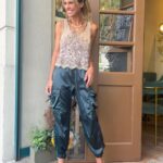 Mariana Fabbiani Instagram - “Qué wapa te ves sin tantos miedos” Frase que vi y me encantó en @wapacafe ¿De qué miedos te gustaría desprenderte? Mi total look es de @rapsodiaoficial . . Y Mi team de siempre🤍 @conradoereyra @natipelizzari_estudio @paodblanco @vic_v88