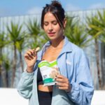 Mariana Monteiro Instagram - Abril com Sol, viagens, mudanças mas sempre com o meu snack favorito. Let's goooo #findyourbalance #herbalifenutrition #pub