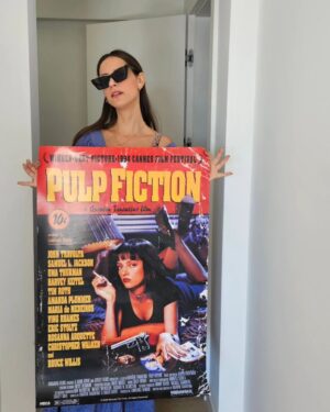 Mariana Monteiro Instagram - Uff ...Abril mudanças Mil!!
Estudar, Mudar de Casa,Ensaiar, ir ao Cinema e ao Teatro- tudo entre caixas e mais caixas.
Reconhecer a sorte que tenho na minha rede de apoio, assim como o esforço que também exige colocar-me em tantas frentes ( e ainda não sou mãe, bem sei😅). 
Mudar é desapegar, transformar o antigo em novo e a oportunidade de alterar a narrativa que vamos tendo connosco.
Estamos sempre a tempo de criar uma nova história que esteja cada vez mais alinhada com aquilo em que acreditamos.
Tenho a mania que sou a " miss independent "mas também gosto e Muito de colo! Além disso super-homens ou super-mulheres? Só na ficção🎥. 

Em relação a mudanças?
Venham elas✨️✨️💃
P.s com a casa é que preciso ter calma agora😅
#keepmoving #bettertogether