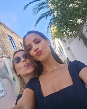 Mariana Monteiro Instagram - Final de Tarde para celebrar moda e amizades.
Um brinde à @categouveia que lançou a segunda colecção da sua marca @pura_slowliving e um brinde à @mafaldamotalves  que fez anos na sexta e é uma stylist de mão cheia.
No fundo uma tarde e um jantar com amigas que são colo e fonte de inspiração.

Quero Bis✔️

A amizade não é das melhores coisas da vida?

P.s falta uma foto nossa cate