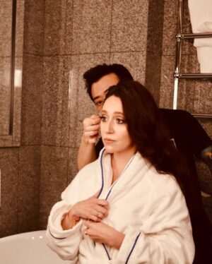 Mariana Treviño Instagram - New York
state of mine 💙✨
By TINA 💘 

Makeup: @tina_turnbow using @dior 
Hair: @seijinyc 
Styling: @jeanannwilliams 
🧜‍♀️ : @jennypackham 

@amancalledotto 🔥
#premierbluesandhues