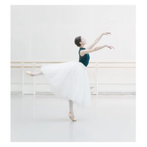 Marianela Núñez Instagram - And just like that I get to meet her again… Giselle I missed you 🤍 
Photo @mariahelenabuckley
