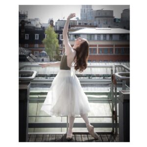 Marianela Núñez Instagram - Feliz día Internacional de La Danza…. ✨
Por siempre agradecida por todo lo que la danza me y nos brinda
Por siempre comprometida para adorarla y respetarla 🤍
Foto @mariahelenabuckley
