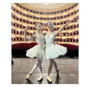 Marianela Núñez Instagram - Amiga ✨😌🤍 @mariacelestelosa 
Que teatro maravilloso @teatroallascala 😍