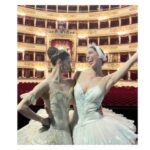 Marianela Núñez Instagram - Amiga ✨😌🤍 @mariacelestelosa Que teatro maravilloso @teatroallascala 😍