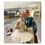 Marianela Núñez Instagram - A little message for @cignol77 🤍 as it really touched me to see you getting so emotional on Friday….and also the build up since last time I saw you last year when you knew this moment was coming. Dear Luana,even though I don’t know you very well I have always been touched by your love,professionalism and respect for our art form since my first guesting with @teatroallascala Seeing you working in class and rehearsal was always lovely….your commitment and presence was so beautiful to witness and then all this would multiply when i would catch a glimpse of you on stage… There were moments while i was dancing the Gremin Pas de Deux or moments in Giselle that my eye will go to you….always so present in the moment…it was so clear to see how much you loved being there,your stage and your company. Seeing you getting so emotional on Friday made me respect you even more…people like you are what theatres need…and i promise everything you gave all these years will always stay around in every corner of this magnificent Opera House Brava Luana And another brava to my dear friend @mariacelestelosa for her gorgeous Odette…I am so proud of you! Las tres somos argentinas 🩵🤍🩵 me salió un momento de #orgullonacional 🤍🙏🏻