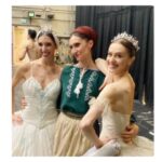 Marianela Núñez Instagram - A little message for @cignol77 🤍 as it really touched me to see you getting so emotional on Friday….and also the build up since last time I saw you last year when you knew this moment was coming. Dear Luana,even though I don’t know you very well I have always been touched by your love,professionalism and respect for our art form since my first guesting with @teatroallascala Seeing you working in class and rehearsal was always lovely….your commitment and presence was so beautiful to witness and then all this would multiply when i would catch a glimpse of you on stage… There were moments while i was dancing the Gremin Pas de Deux or moments in Giselle that my eye will go to you….always so present in the moment…it was so clear to see how much you loved being there,your stage and your company. Seeing you getting so emotional on Friday made me respect you even more…people like you are what theatres need…and i promise everything you gave all these years will always stay around in every corner of this magnificent Opera House Brava Luana And another brava to my dear friend @mariacelestelosa for her gorgeous Odette…I am so proud of you! Las tres somos argentinas 🩵🤍🩵 me salió un momento de #orgullonacional 🤍🙏🏻