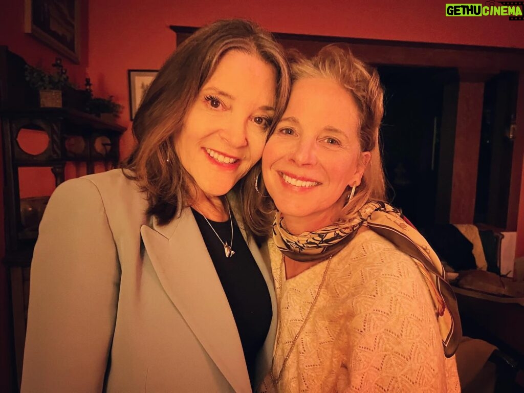 Marianne Williamson Instagram - Blessed to have U.S. Presidential candidate @mariannewilliamson with us for the past couple of days. As always, she tells it like it is, like no other. Another standing ovation, per usual 👏👏. To continue to share her messaging, she is continuing on campaign trail in states where she's on the ballot. Her voice matters, and if we can collectively support her receiving 15% of vote in the Oregon, New Mexico, Idaho, Kentucky, or Wyoming, primaries in May, she would qualify for delegates at Democratic convention. I just registered to vote (for her) in Oregon 💥! #mariannewilliamson #2024presidentialcandidate #oregonprimary
