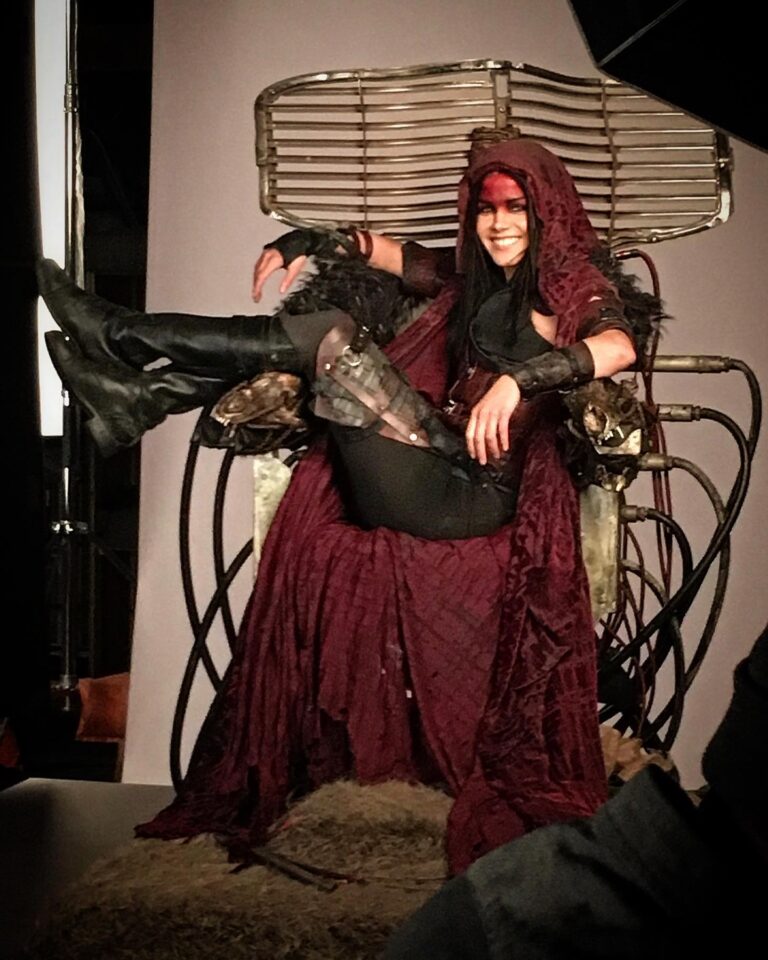 Marie Avgeropoulos Instagram - Kick your feet up today my friends , because today I will be as useless as the “G” in Lasagna. 😉😆 . . . . . . . . #bts #The100 #octavia #bloodreina #throwback #❤️