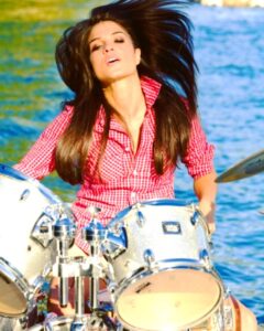 Marie Avgeropoulos Instagram - I enjoy long romantic walks to my drum kit . What are your hobbies ? #drummer 📸@masterdreamer
