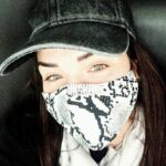 Marie Avgeropoulos Instagram - Before it was the pearly whites , now it’s the eyes 👀..... but it doesn’t kill ya to smizeeeee ! 😏 #maskup #smile #masksarethenewsexy