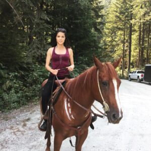 Marie Avgeropoulos Instagram - BTS On & off camera trusty steed trust #octaviablake #the100 #girlswhoride 👊🏼#throwback