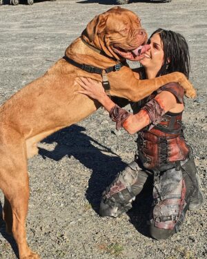 Marie Avgeropoulos Instagram - #the100 renewed for a 7th Season ?! 😁@mybestfriendchewy  and I couldn’t be happier . #bts shot from season 5 . The only time Bloodriena smiled 🤪
