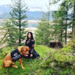 Marie Avgeropoulos Instagram – BTS season 5 of #the100 in beautiful #Vancouver chilling hard with @mybestfriendchewy