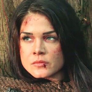 Marie Avgeropoulos Instagram - Octavia may look like she’s in deep thought 99% of the time .... however she’s actually thinking of her next snack . Could be .... anything really. 🤫🤭🤔 #the100 #octaviablake #whoshungry @warnerbrosentertainment @thecw @cw_the100
