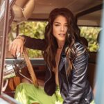 Marie Avgeropoulos Instagram - I just had to take one shot in @michaelduenas baby blue #bronco ! Dream ride . @jejunemag @alishahairmakeup @mrqfears @shannafisher