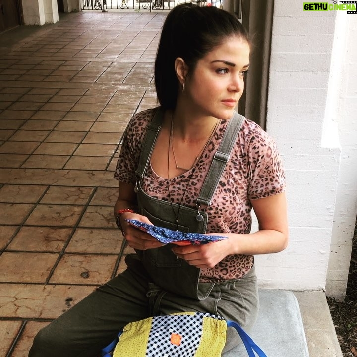 Marie Avgeropoulos Instagram - Did you know on average women menstruate 3000 days in their lifetime? I think every woman would agree with me that their monthly visitor can be terribly inconvenient, especially when you live in places such as rural India where pads are unavailable to girls due to poverty and other unfortunate circumstances . @daysforgirls have created these wonderful discreet kits so they are equipped with reusable and eco friendly pads to make their periods a little easier . ⬆️Click the link in my bio to help us reach our goal to get as many as these kids to our girls at the #FFLV schools . @fflv @withoutxfilms #shemustcount #periodproject ❤️10$ KIT INCLUDES :  ___________________________ 2 Days for Girls Shields 8 Days for Girls Liners 2 panties 1 small soap 1 washcloth 1 menstrual chart & pictorial instruction  2 gallon-size freezer bags 1 Days for Girls Drawstring Bag