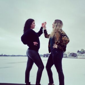 Marie Avgeropoulos Instagram - Farewell foul play in Canada with @abickell #itscoldoutside #🇨🇦 #brr #maywemeetagain