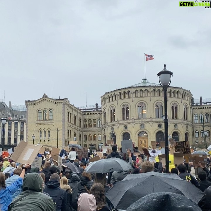 Marie Ulven Ringheim Instagram - protest in oslo. thousands of people outside Stortinget, the norwegian parliament. #blacklivesmatter