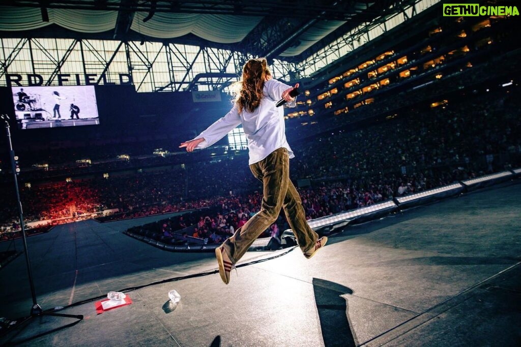 Marie Ulven Ringheim Instagram - detroit was amazing last night❣️ i’m beyond grateful and happy to be on the eras tour. playing ford field again tonight!!🥹😭