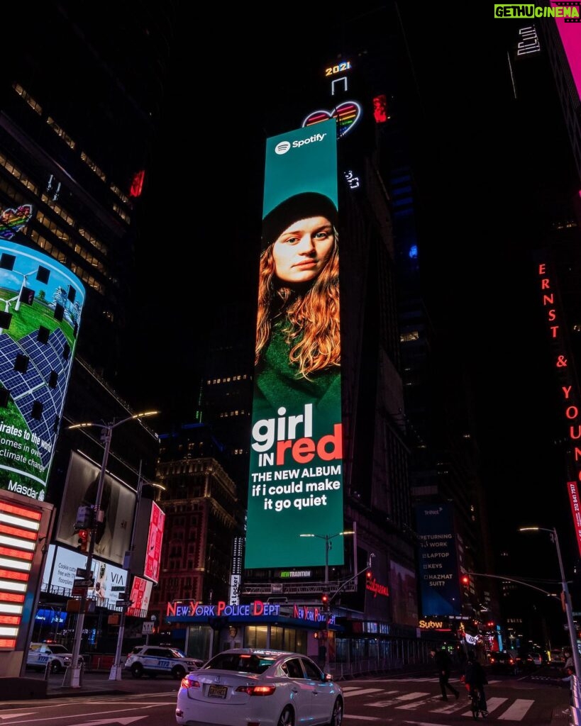 Marie Ulven Ringheim Instagram - down at times square in the rain , there’s a billboard with my face 🔴 forever grateful @spotify 💚