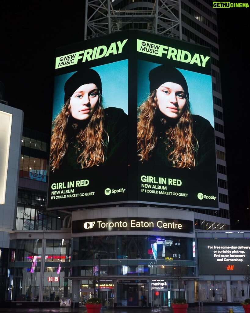 Marie Ulven Ringheim Instagram - down at times square in the rain , there’s a billboard with my face 🔴 forever grateful @spotify 💚