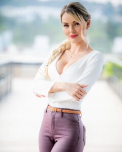 Mariluz Bermúdez Instagram - Hoy termina este lindo proyecto llamado @disenandotuamor y no puedo estar más agradecida con mi productor @pedrodepinedo, con mi casa #Televisa con toda la producción que está llena de personas entregadas y que aman lo que hacen, con todos y cada uno de mis compañeros que me llevo en el corazón y con los cuales me divertí tanto! #nancy #didi #becca #fer #javibb #nahum #chapis gracias por todas las risas, pero sobre todo gracias a Dios por permitirme hacer lo que tanto me gusta. #diseñandotuamor