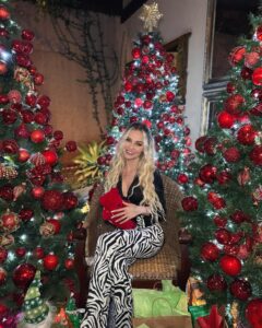 Mariluz Bermúdez Instagram - Feliz Navidad!! Que Dios nos siga bendiciendo!! 🎄🎁👶🏻🌟