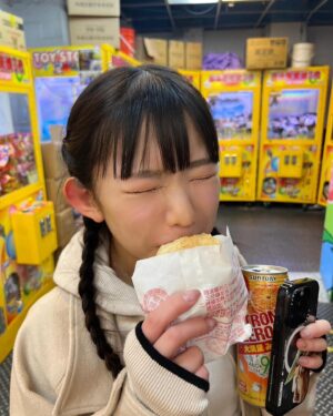 Marina Nagasawa Instagram - とにかく食べて飲んだ夜市🇹🇼
締めのラーメンまで完璧だった🍜
めちゃくちゃ楽しかったなぁ
またみんなで行きたい🥰🥰

ストゼロ辞めているけど旅行はOKのマイルール🙆‍♀️笑

#士林夜市
#台湾
#我愛台灣 
#我愛妳