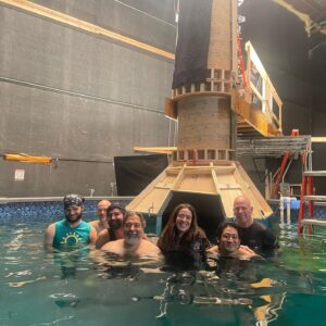 Marina Squerciati Instagram - TONIGHT is the 200th episode of #ChicagoPD! I spent most of the episode on the floor of a subway train or in a vat of water. Everyone on #cpd put their blood, sweat and talent into tonight. We can't wait to share it with YOU!! #200thepisode #wolfpack #wemadeit #thankstoyou #chihards #burzek