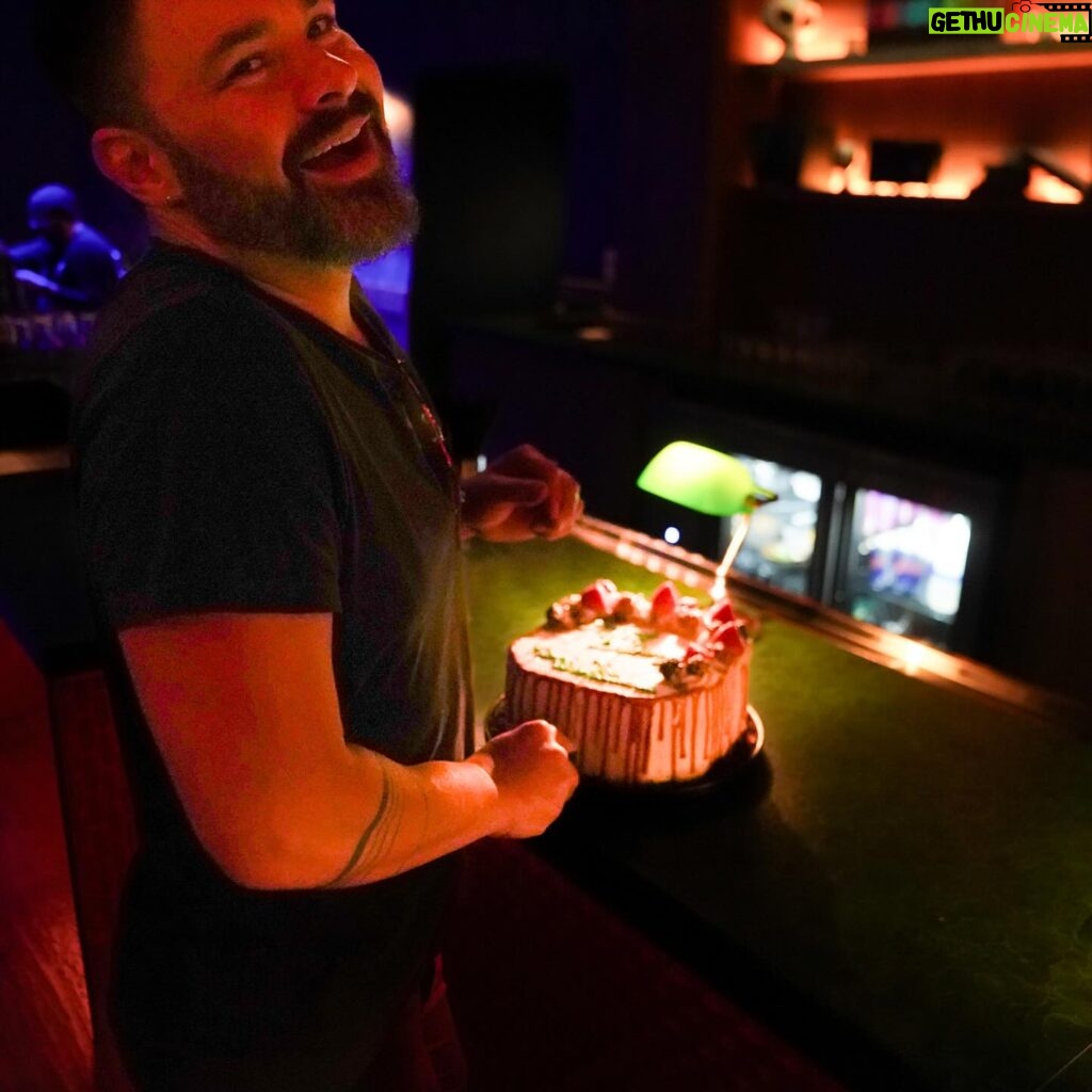 Marina Squerciati Instagram - A WONDER(verse)ful birthday for my bestie, Paddy @wonderversechicago. We laughed, we Ghostbuster VR-rd (Paddy dominated), we Jumanji VR-ed (Laroyce 🤯), we zombie bumper car-ed (Nick crushed it), we Escape Roomed (TRACY IS A GENIUS), we ate cake (Marina did this the best). What a fantastic day. FOUR STARS @sony FOUR STARS! #wonderversechicago @laroycehawkins @spiridakos #nickgelhfuss #vr #CHICAGOFUN #thingstodoinillinois #gameroom #gaming #escaperoom #adultbirthdayparty @pjflueger #onechicago #tracyspiradakos #laroycehawkins
