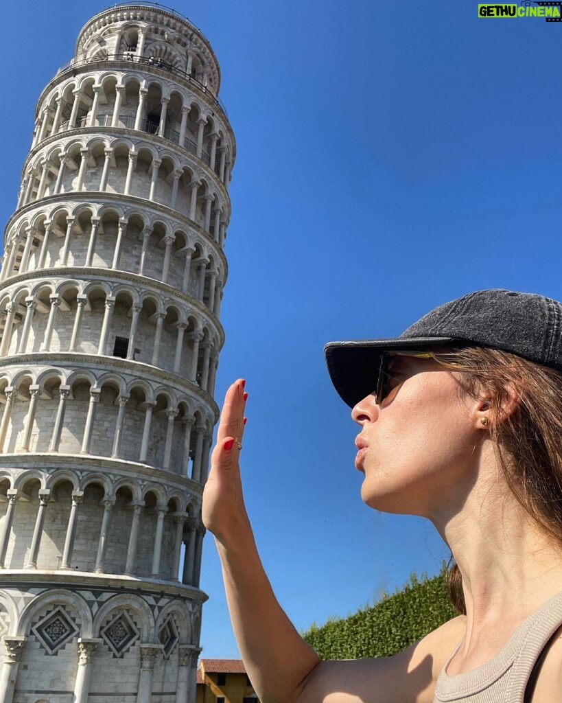 Marina Squerciati Instagram - It's a official. I'm a nerd! #dumbtouriststuff #pisaitaly #leaningtowerofpisa #havingfunsowhocares #italianvacation #italiangirl