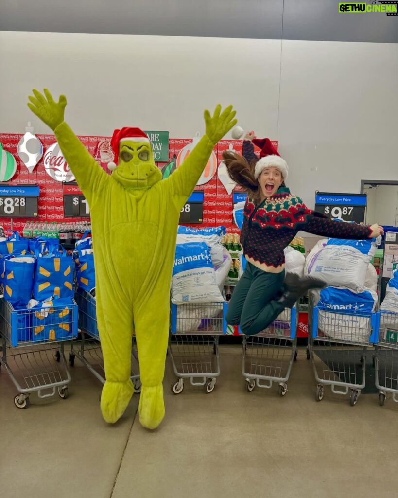 Marina Squerciati Instagram - Nothing grinchy about it, Walmart generosity donated to my fave organization Teachers for Chicago Families: art supplies, blankets, headphones, LEGOS, Hot Wheels, bracelet kits, PILES of coats/hats/gloves, 40 stuffed toiletry bags, a BED (since one kid asked Santa for a bed because he's been sleeping on the floor). I am so moved @walmart. Thank you for making so many kids have a happy holiday. #sparkgood #walmartcommunity #doinggood #walmartfangirl #holidaygiving #Market267 #holidayspirit #doinggoodtogether @no_harmon_trying You've filled my cup, @latonya_annoor!
