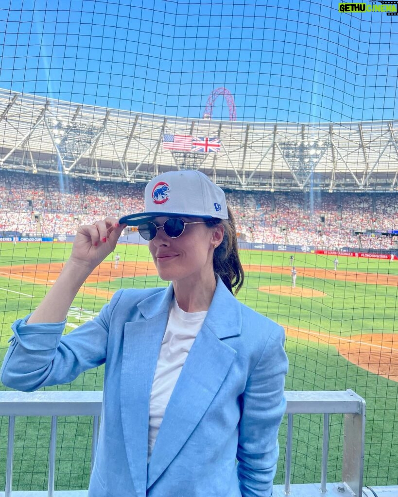 Marina Squerciati Instagram - Seeing my Chicago Cubbies in London! So freaking cool! @choosechicago #londonseries #swingbatterswing #letsgetsomeruns #chicagopd #london #londonlife #londontourist #chicagolondoncrossover #cubs #chicagocubs #imalsosojetlaggedicoulddie