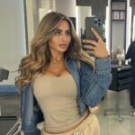 Marine El Himer Instagram - Quand tu sors dîner avec une tenue trop moulante 🤣