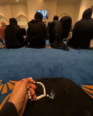 Marine El Himer Instagram - Que ce Ramadan soit celui qui guérira nos cœurs et nos âmes, 
Amin.

A tous ceux qui souffrent en silence mais par dignité montrent un visage joyeux...
Qu’Allah vous ouvrent les portes du bonheur 🤲🏽✨

#ramadan #2024