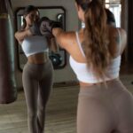 Marine El Himer Instagram - Event thought summer is over, there is no season for discipline. In sports, as soon as you stop, you regress ! Here the link regarding my fitness routine 🥊 👉🏽 jumellelhimer.com 📷 @sarahbakkas •collaborationcommerciale #photooftheday #fit