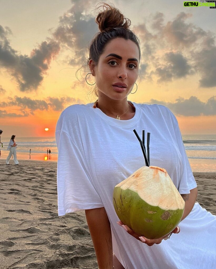 Marine El Himer Instagram - I just need you and some sunsets 🥥🌴 #love #photooftheday #nature