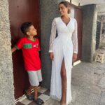 Marine El Himer Instagram - Perdues dans les rues envoûtantes du Maroc le sourire profond de cet enfant m'a enveloppé de chaleur, révélant la pureté de l'âme et la beauté de l’humanité de mon beau pays 🤲🏽🇲🇦