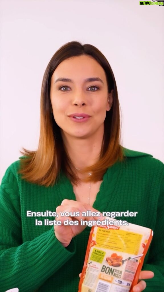 Marine Lorphelin Instagram - Décrypter les étiquettes de vos aliments 🔍🧃 1. En un coup d’œil : le Nutriscore. Pas parfait mais permettant quand même un choix vers un produit sain. 2. Lire la liste des ingrédients ! Le premier est l’ingrédient principal du produit (donc attention si c’est du sucre) 3. Apprendre à analyser le tableau des nutriments : glucides (sucres) lipides (gras) protéines fibres et minéraux. N’hésitez pas à me partager vos astuces en commentaires ! #mangerbouger #alimentation #nutrition #choixalimentaires #astuces #sante