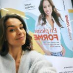 Marine Lorphelin Instagram - Voir mon livre dans le métro Parisien 😱🫣🥹🥳 Vous ne savez pas comme je suis reconnaissante de savoir que le livre a été lu, et sera lu. C’est la meilleure récompense pour celui/celle qui l’écrit ! 💗 C’était un défi de vous proposer un livre sur la prévention de votre santé physique et mentale, dans notre pays où malheureusement ces sujets ont longtemps été oubliés. ⚠️ Mais nous sommes aujourd’hui tous conscients de l’importance de prendre soin de sa santé le plus tôt possible, prévenir avant de guérir. 👩🏽‍⚕️ Et le médecin en moi est tellement ravie quand je lis vos retours 🙏🏽 « Je me suis remise au sport grâce au programme » « J’ai adopté quelques conseils et mon sommeil s’améliore » « j’ai changé mon alimentation et celle de ma famille » « je me sens moins seule face à mon anxiété » 📖 Ce guide « En pleine forme » est fait pour vous aider à comprendre votre santé, vous donner quelques conseils pratiques et vous accompagner vers le mieux être 🙌🏽 Merci @edition_marabout 😘 #livresante #prevention #medecine #conseilssante