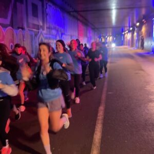 Marine Lorphelin Instagram - Premier récap : sport et émotions 🥹

1. Premier dossard après 7 mois de rééducation : 
10 kms de @geneve_marathon 🇨🇭j’avais envie, j’avais hâte mais j’avais peur. 
Un parcours agréable, une jolie montée de 2 kms, et une sacrée descente, qui m’a un peu secouée, marche 30 sec, puis une arrivée en accélération. 
Bilan : pas de douleur, soulagement ! 54min 🏃🏽‍♀️ 

2. Retour au pilates : du renforcement en profondeur, pour retrouver du gainage👌🏽

3. Amour comme un sanglier, qui va chercher son record sur semi marathon 🚀😍 @stan_gruau 

4. Tellement contente… le sourire en dit long malgré la fatigue ! Merci pour l’ambiance @geneve_marathon !

5. Et un running GÉNIAL organisé par @asicsrunning avec toutes ces super nanas 🥹 partages, encouragements, sourires, tout ce qu’on aime ! Venez vous vider la tête tous les jeudis avec #ParisBougeTonEsprit ! 

6. Le dodo qui termine 2ème 🤩 @dorian_louvet la machiiiine 💪🏽

7. Le renfo chez le kiné… ça pique… mais il va falloir continuer encore, encore… 

#sport #running #emotions #courseapied